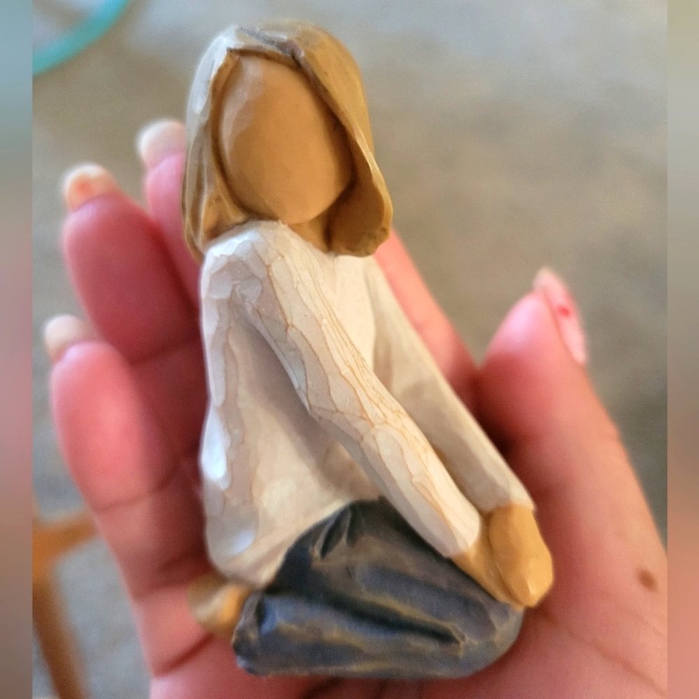 Willow tree joyful 2008 figurine